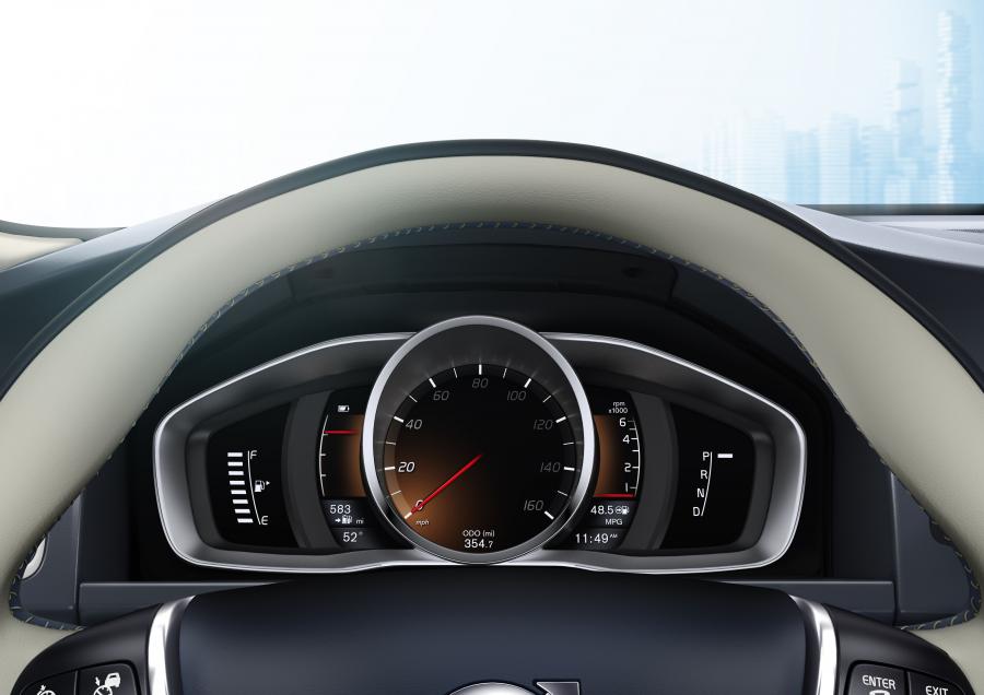 Панель приборов Volvo XC60 Plug-in Hybrid Concept 2012 года  (фото 4 из 20)